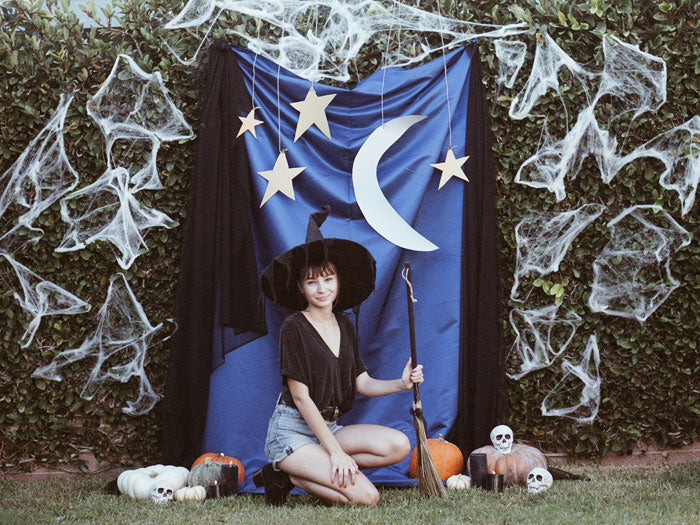 HOW TO MAKE YOUR OWN DIY HALLOWEEN PHOTO BACKDROP