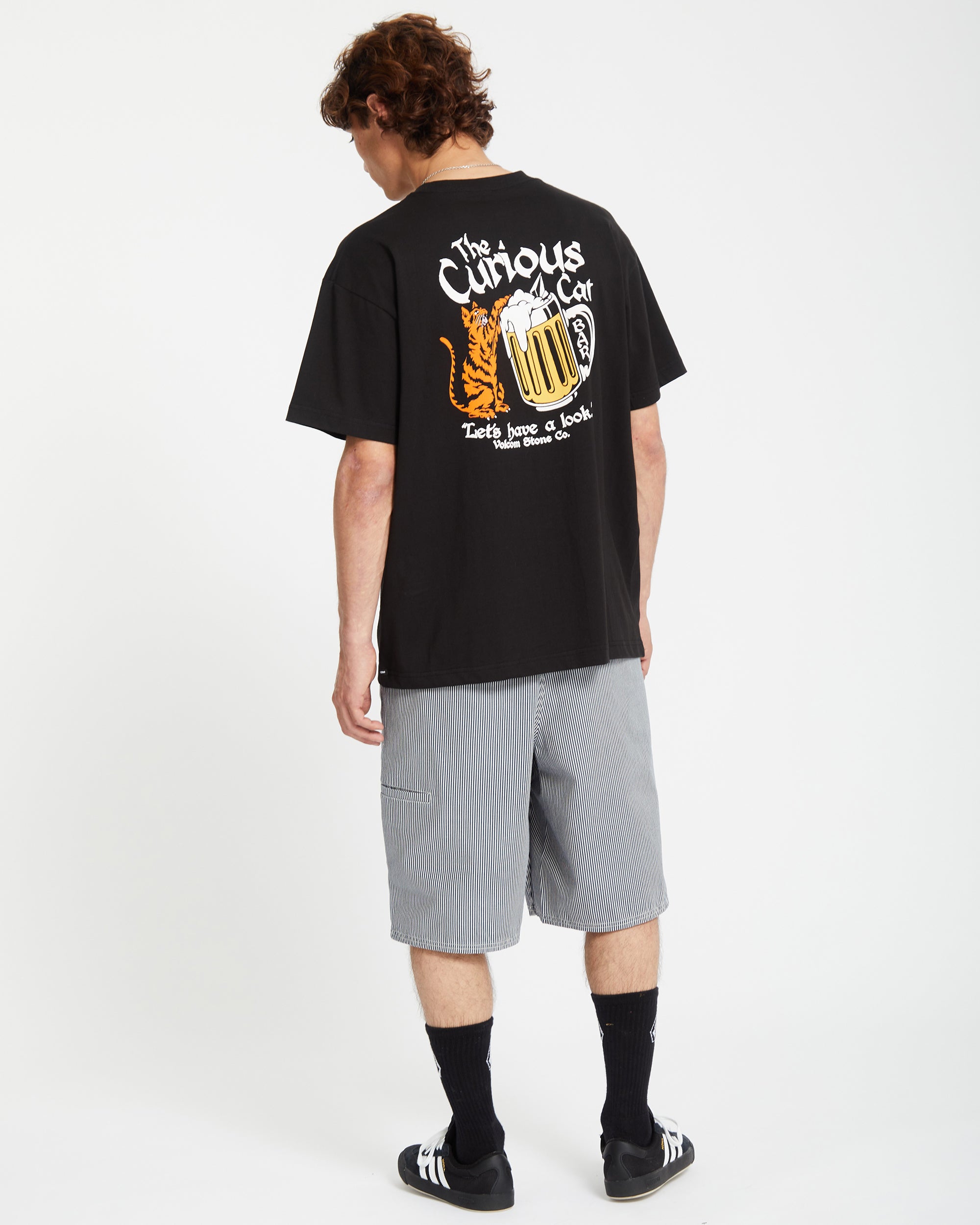 SEQUEL CURIOUSITY 猫 Tシャツ L Curious Cat T-shirt - BLACK - Men - Volcom EU – Volcom Europe