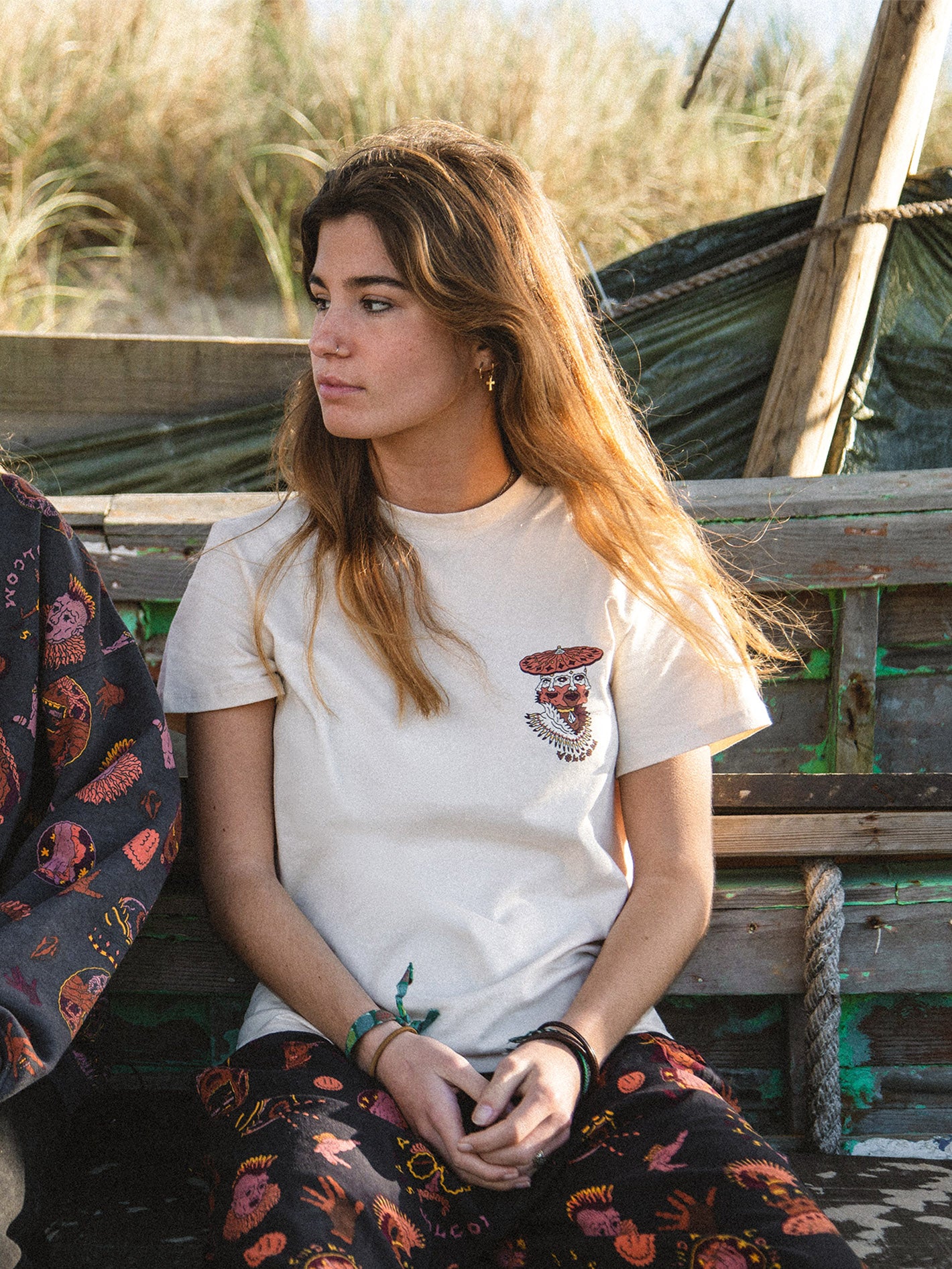 Connected Minds T-shirt - SAND