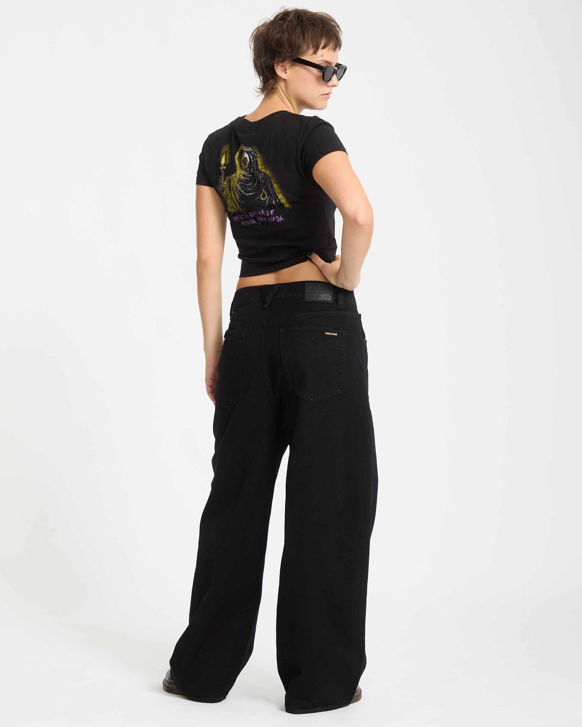 【新古品/アウトレット】 VOLCOM 女性用 ブラック フレアパンツ M/M Moove On T-Shirt - Black - Women - Volcom EU – Volcom Europe