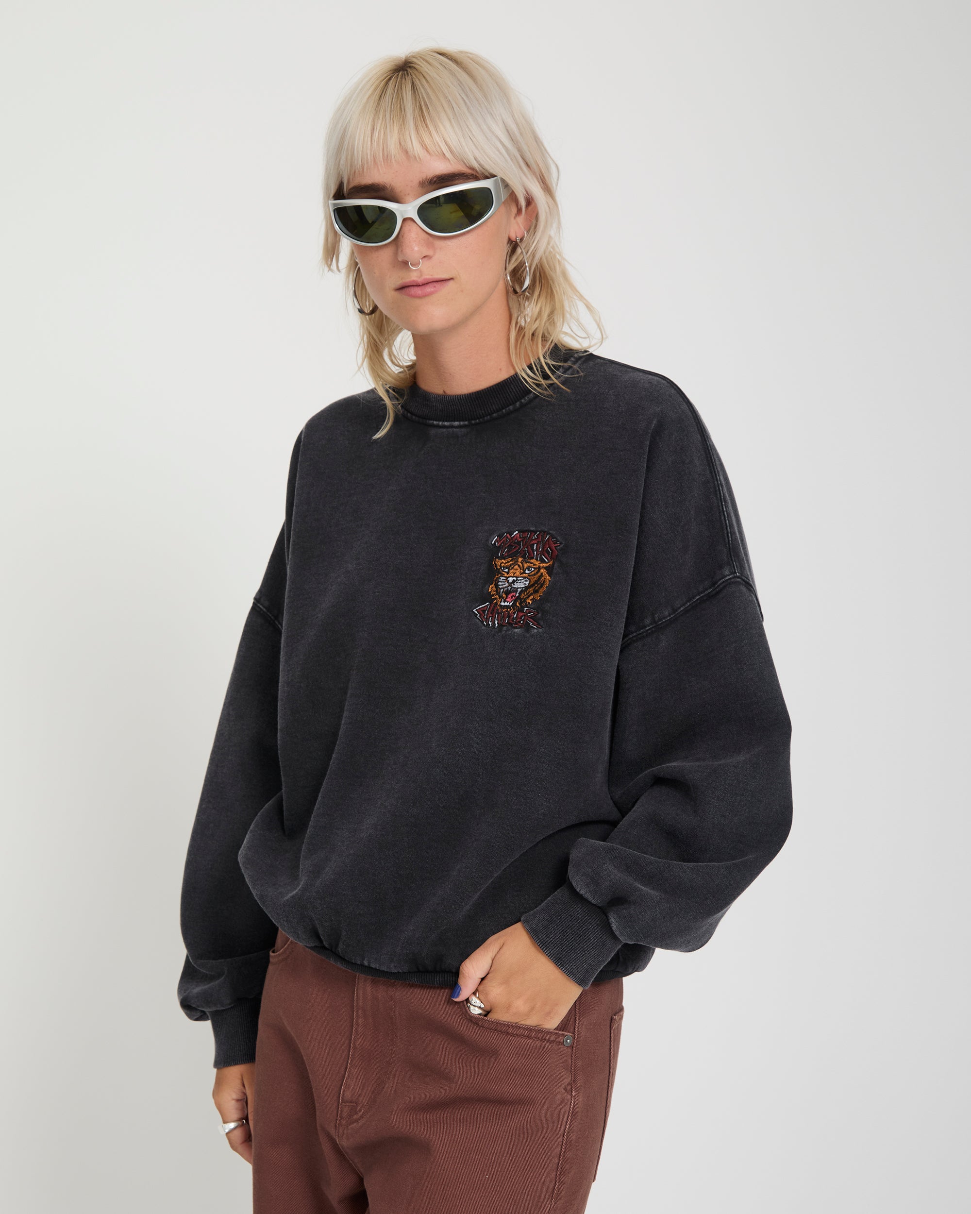 W Vintage Sweat ブラック OVY Ozzy Sweatshirt - Vintage Black - Women - Volcom EU – Volcom Europe