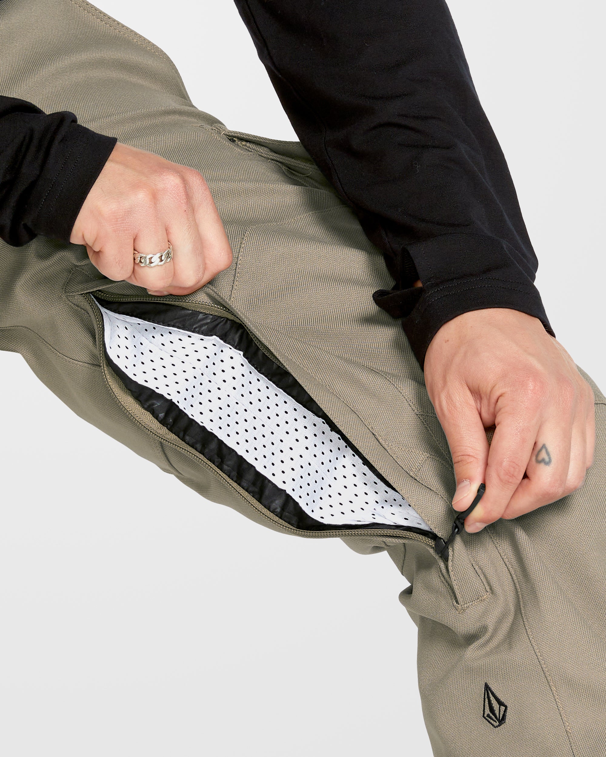 美品　VOLCOM ボルコム AULATED PANTS M size Amazon.com: Volcom Men's 5-Pocket Pant Black XX-Large : Clothing