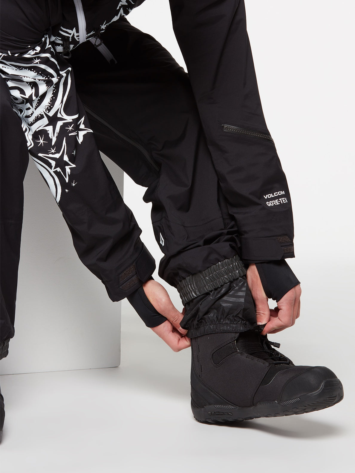 Jamie Lynn Gore-Tex Snow Suit - BLACK – Volcom Europe