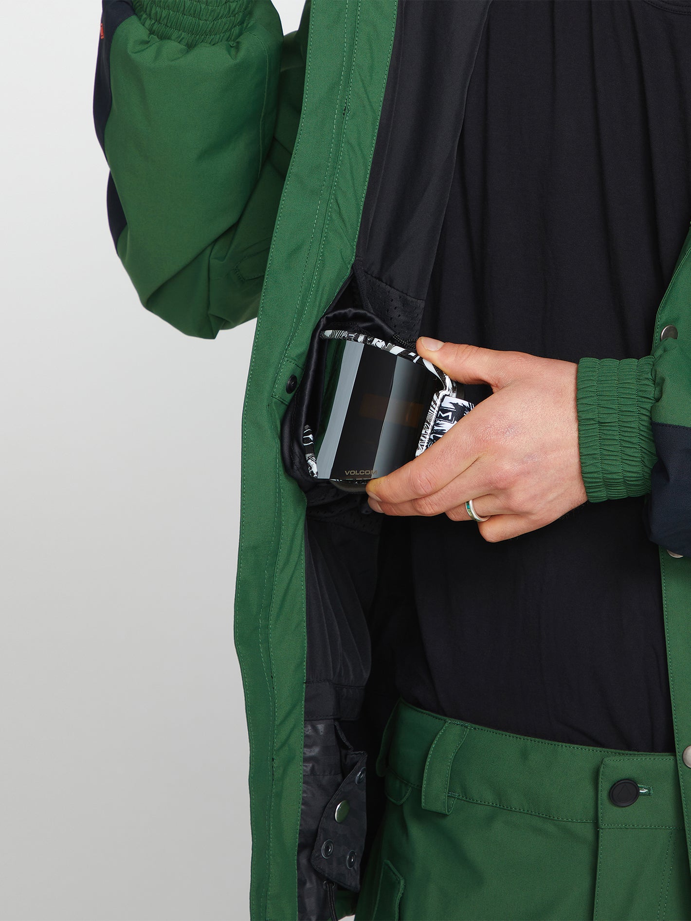 Longo Gore-Tex Jacket - Military | Volcom Europe
