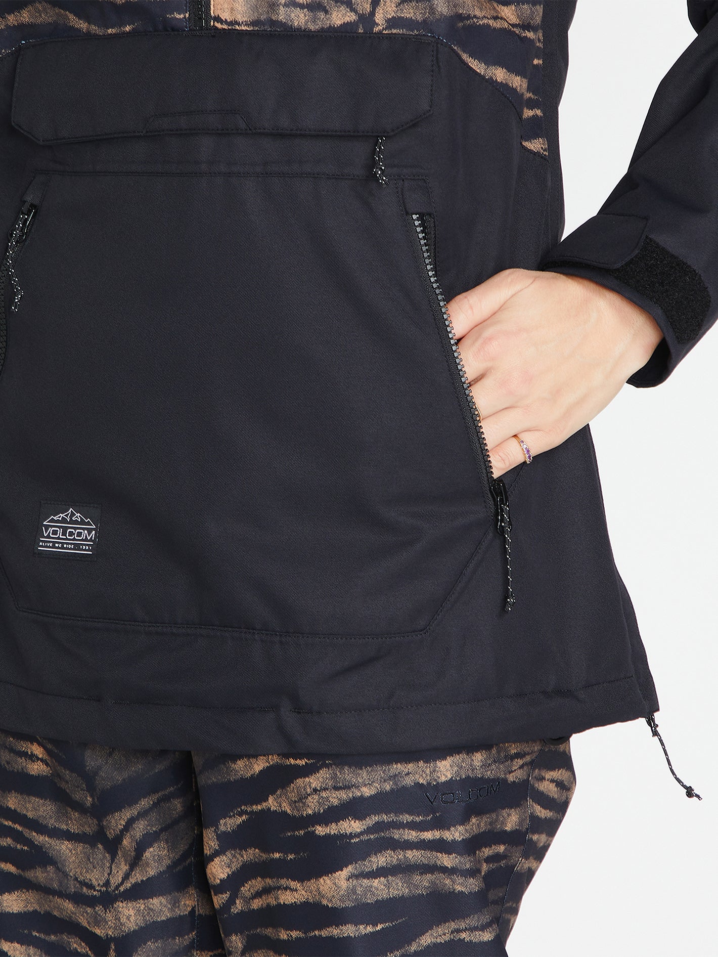 Mirror Pullover Jacket - Tiger Print | Volcom Europe