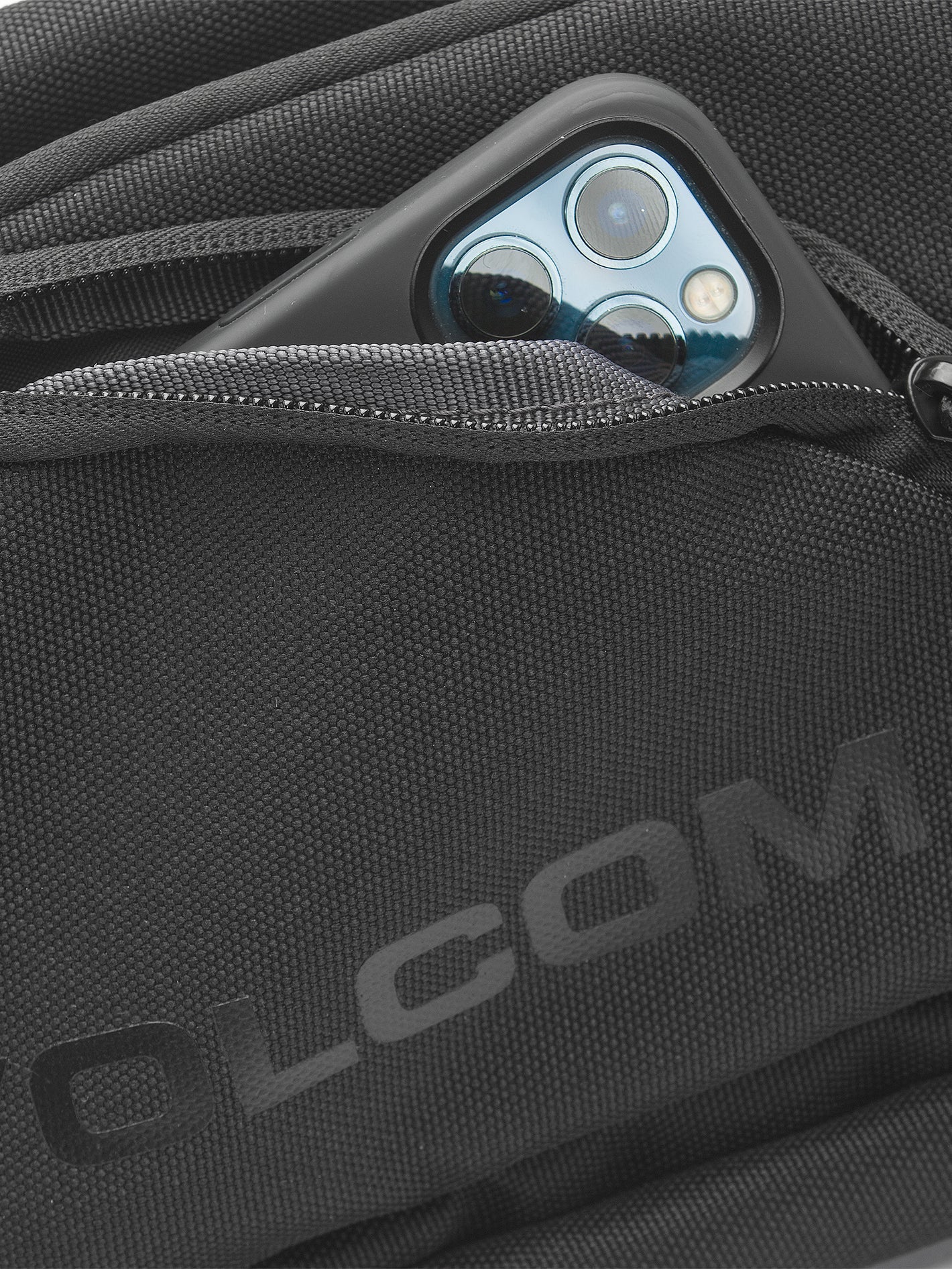 VOLCOM ノベルティクッション Grindstone Skate Backpack - Black - Men - Volcom EU – Volcom Europe